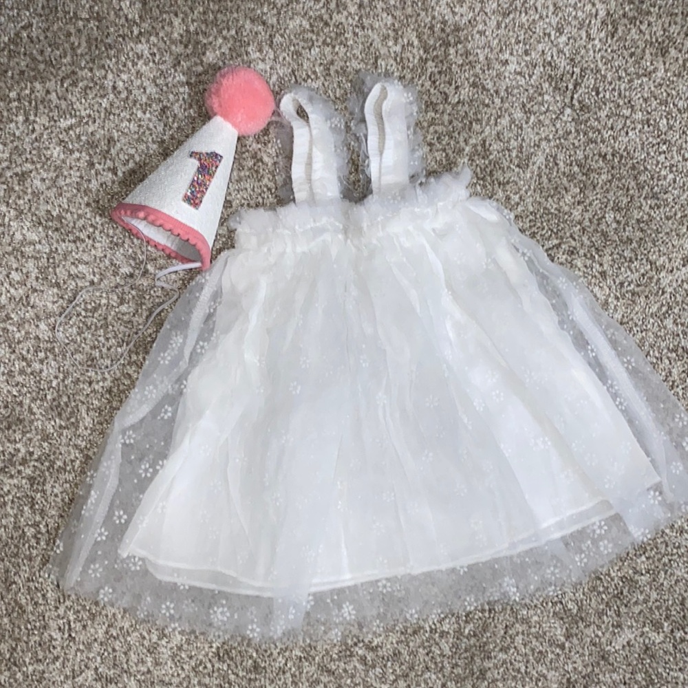 Baby girl daisy tulle dress + first birthday hat!